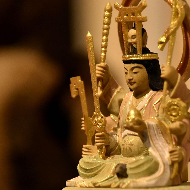 木彫り仏像 小仏-【宇賀八臂弁財天（弁才天）】柘植 淡彩色 : 海宇工芸