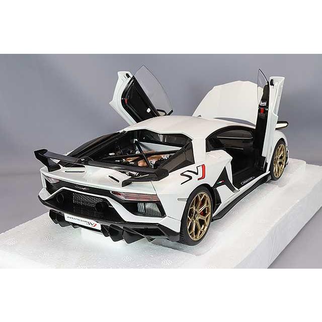 オートアート コンポジット 1/18 ランボルギーニ アヴェンタドール SVJ
