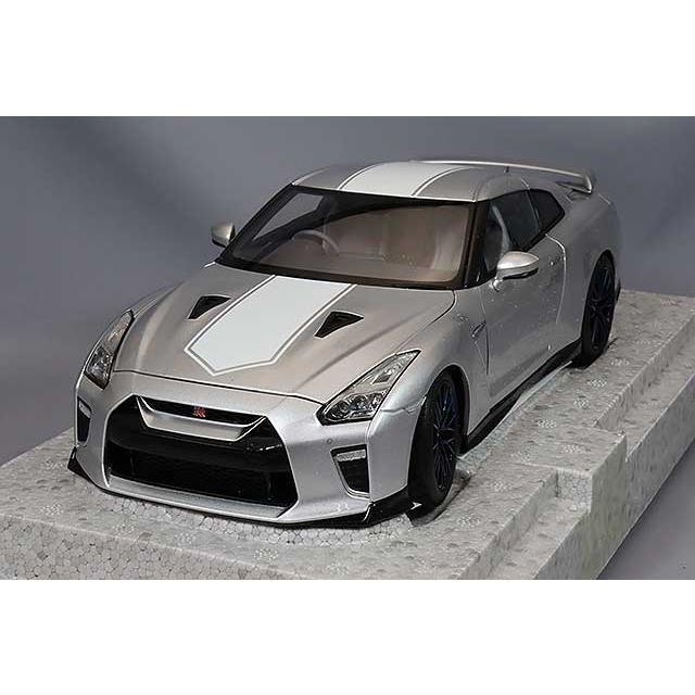 MOTORHELIX 1/18 日産 GT-R R35 50thアニバーサリー アルティメイト