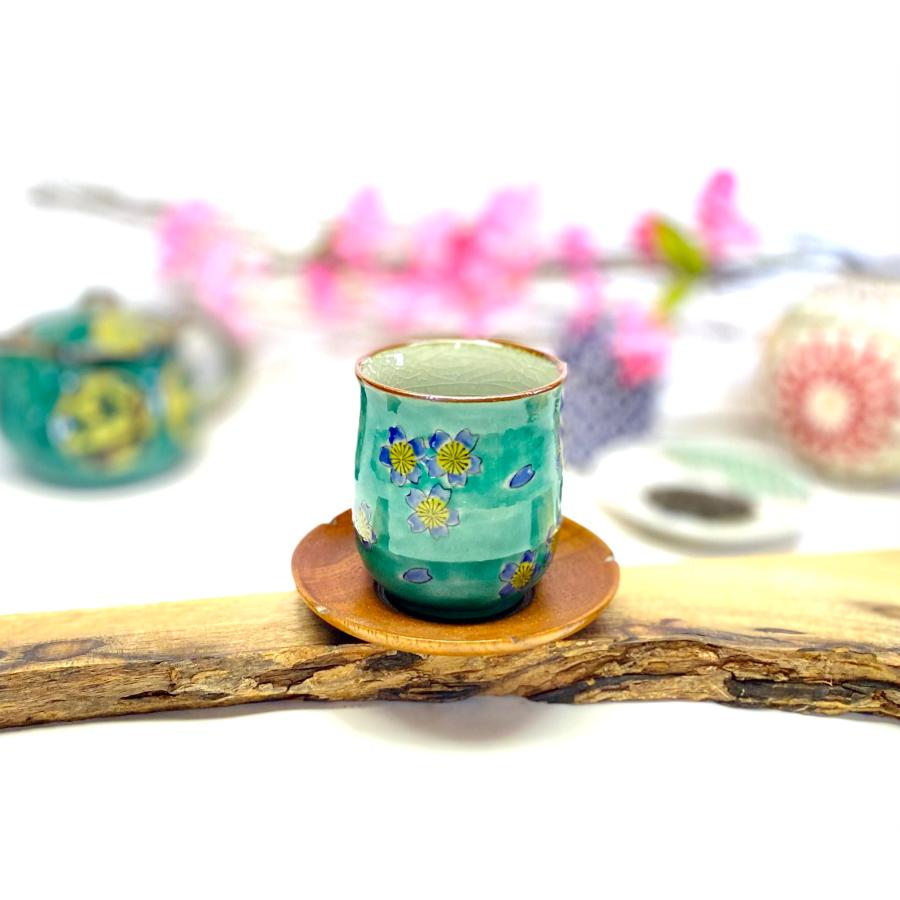 九谷焼 高級 陶磁器 湯呑 大 グリーン地桜 裏絵(Kutani teacup