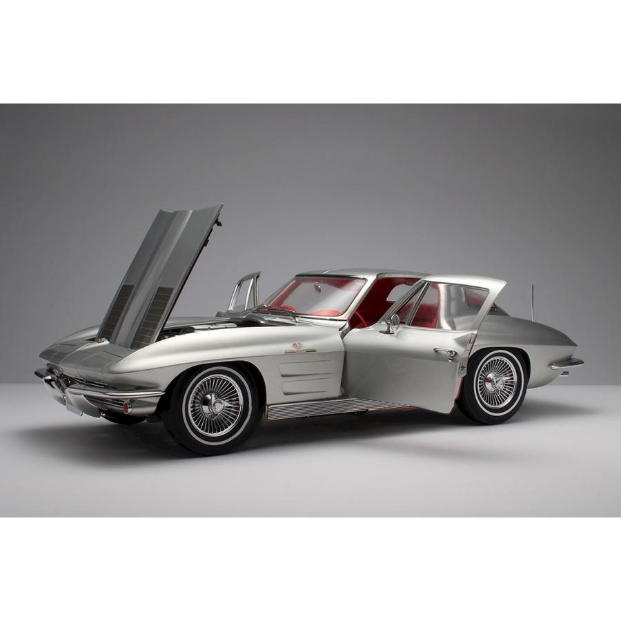 巨大 全長 60cm 20種類以上のギミック装置付き ミニカー 巨大 精密 1/8