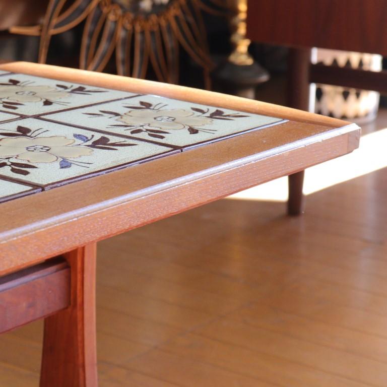 ブラウン木製正方形テーブル ミッドセンチュリー ブラウン木製正方形