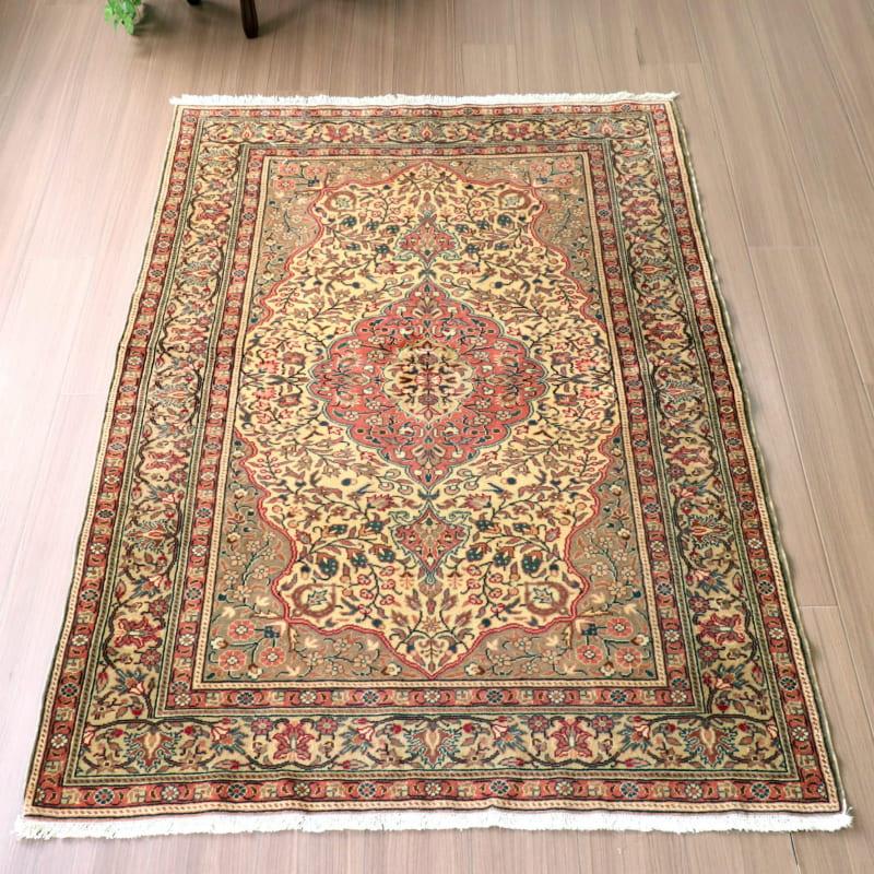 トルコ絨毯 カイセリ ベージュ系 179x121cm 変形メダリオン 小花