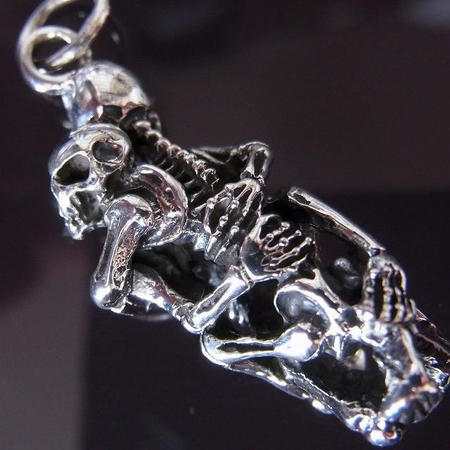 スカル 髑髏 密着 対面座位 騎乗位 抱き地蔵 愛 メイクラブ シルバー