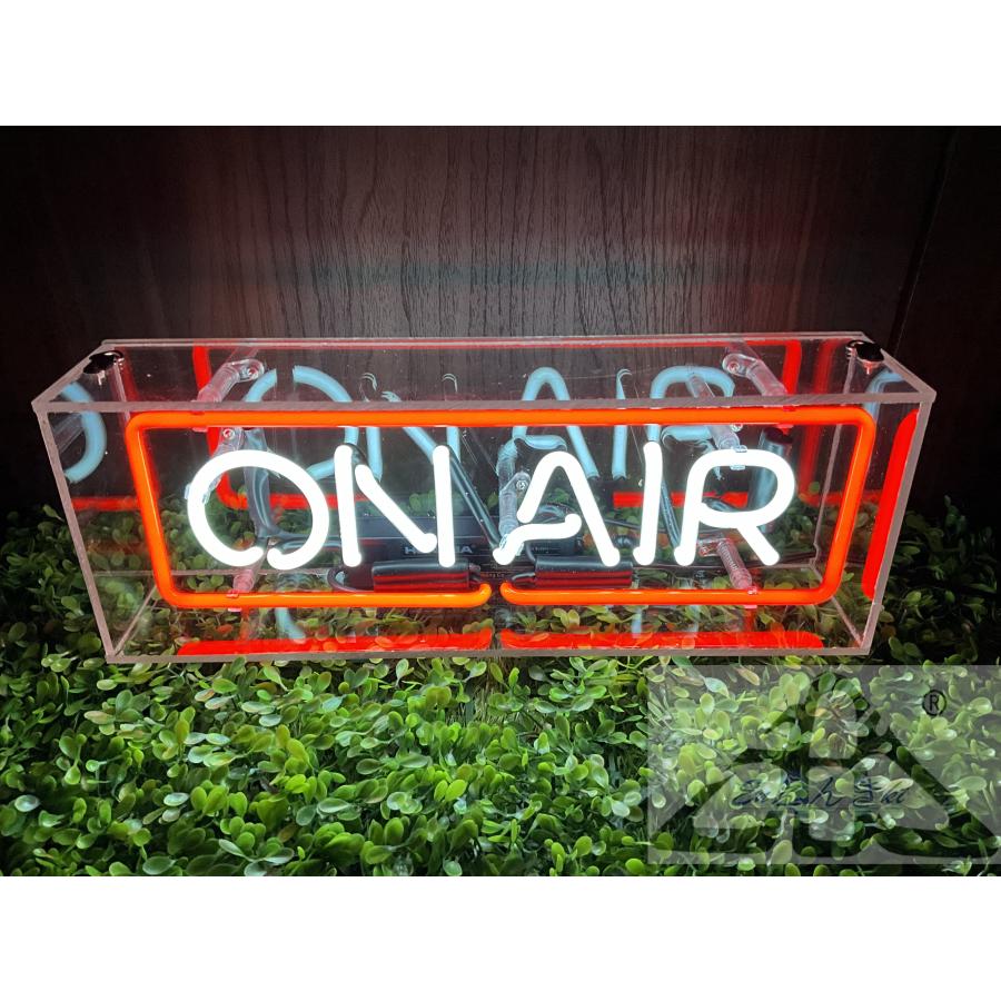 ネオン看板 ガラス製 放送中サイン 白文字 赤枠ホワイト文字 スタジオ