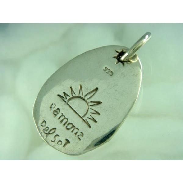 シルバー925 白い石が涼しげなネイティブ系ペンダントトップ silver925