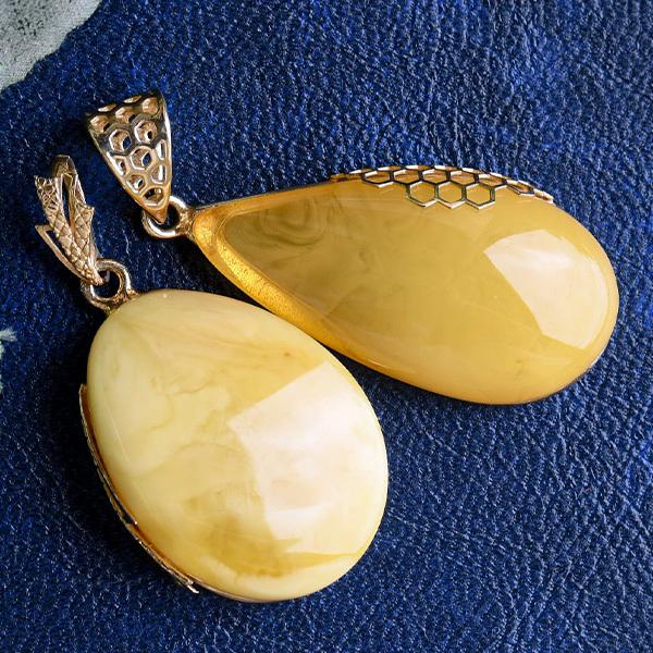 ロイヤルアンバー 琥珀 ペンダントトップ 希少な乳白色のゴージャスな