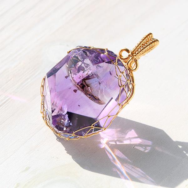 大粒 ラフカット レインボー アメジスト ペンダントトップ 20gアップ