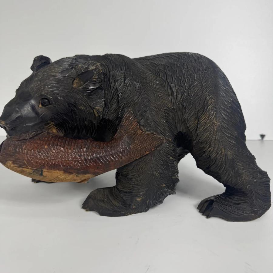 北海道伝統工芸 木彫りの熊 鮭くわえ彫刻 作家銘あり 彫刻アート 置物