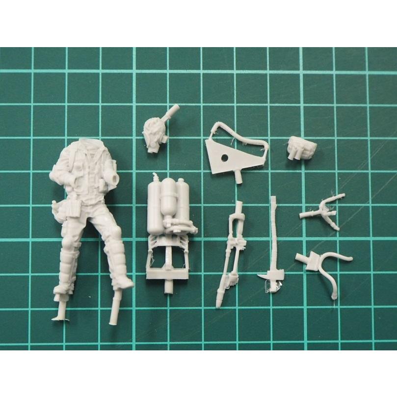 1/35 火炎放射器を持った兵士 ARMY 未塗装 レジン製 組み立て キット