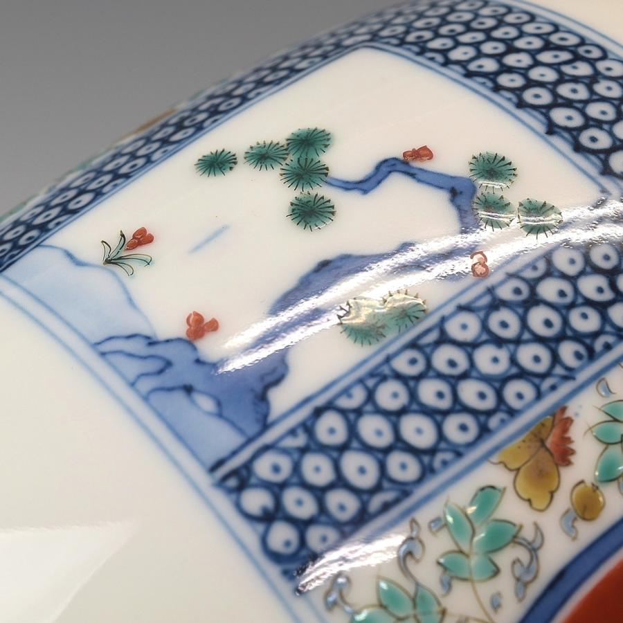 趣楽】 十二代 酒井田柿右衛門本人作 染錦地紋松竹梅画小花瓶 高さ21