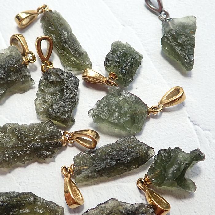 モルダバイト原石 ペンダントトップ サージカルステンレス SUS316 金属