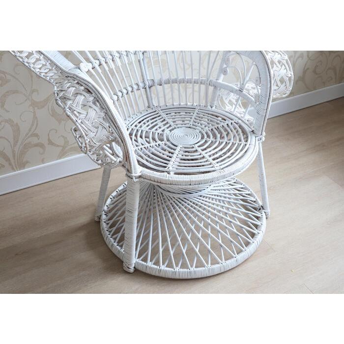 籐編み ピーコックチェア ホワイト ラタン チェア ディスプレイ