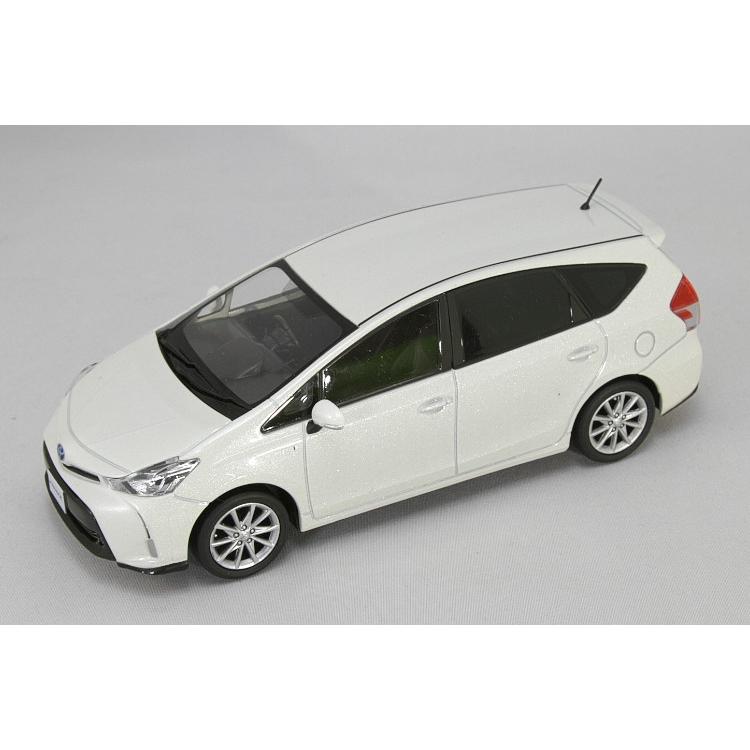 トヨタ特注 1/30 新型 トヨタ プリウス α ホワイトパールクリスタル