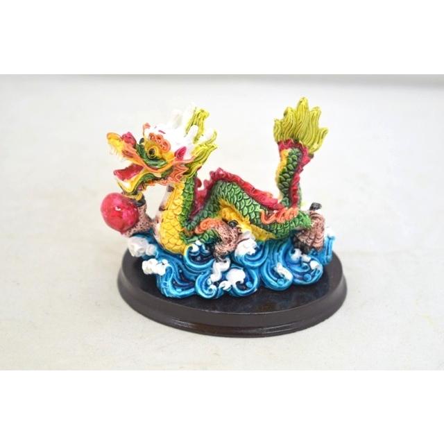 辰 龍の置物 カラフル 樹脂製 台座付き 如意宝珠 中 : 横浜中華街龍