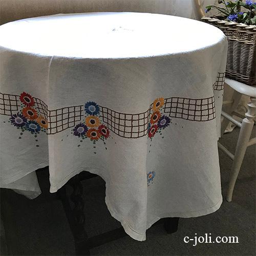 英国アンティーク】手刺繍リネンテーブルクロス 106x105cm YM003