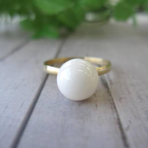 美しい白サンゴ丸玉の指輪・リング（8ミリ） /〔K18 or K18WG〕/天然石