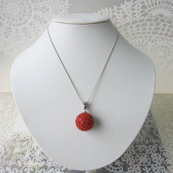 日本・高知産赤珊瑚 桜の彫り ペンダントトップ (21.6ミリ) Pt900