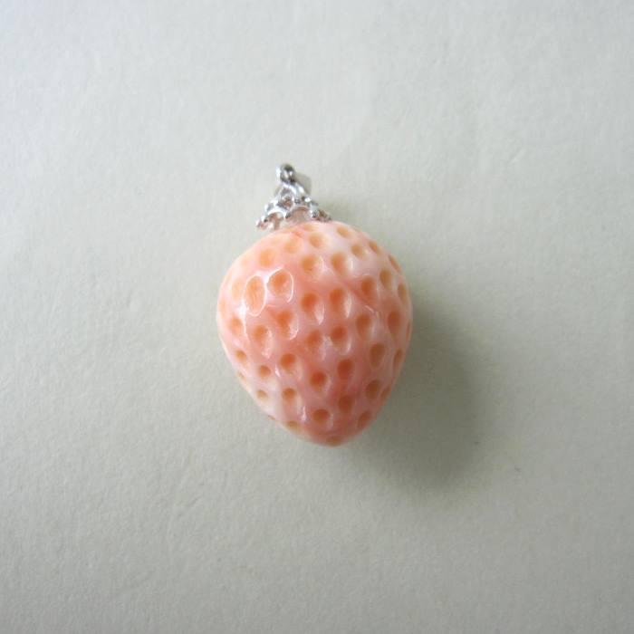 桃珊瑚 キュートなイチゴ ペンダントトップ K18WG 苺 ストロベリー