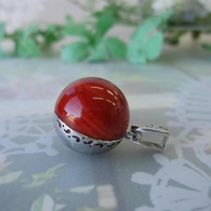 日本 高知産血赤珊瑚 丸玉 デザイン ペンダントトップ 16.7ミリ Pt900