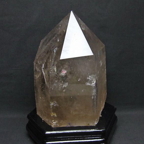 スモーキークォーツ 六角柱 煙水晶 5.2Kg 台座付属 送料無料 一点物