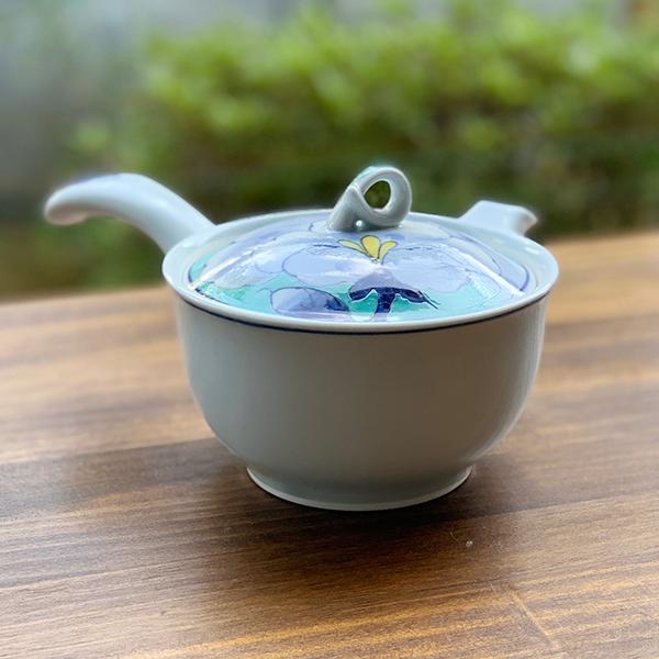 作家物 工房いとう 有田焼の牡丹柄三方浅鉢です。ピンクから紫色の牡丹に藍色 文山窯 牡丹（紫） －輪花－ カップ＆ソーサー 内柄（NP10048