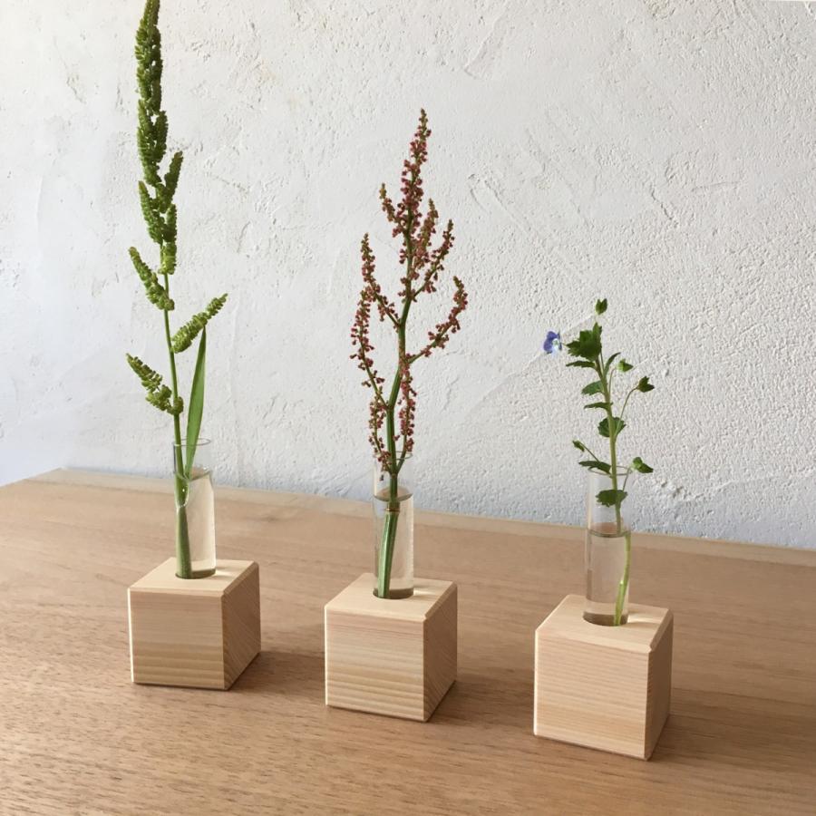 ひのきキューブの一輪挿し 木製 フラワーベース 試験管 花瓶 : Atelier
