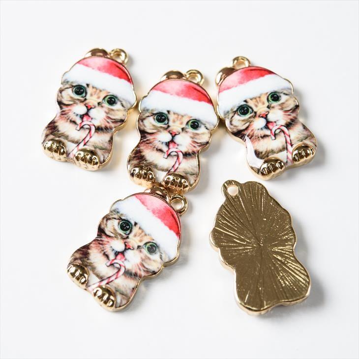 紗や工房 チャーム イラスト クリスマス猫 金 約23mmx14mm 5個 ピアス