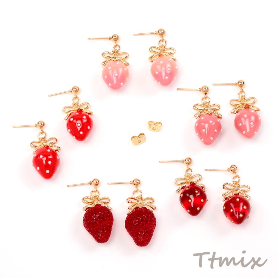 いちごのピアス 完成品 耳元に揺れるイチゴピアス メタルリボンパーツ