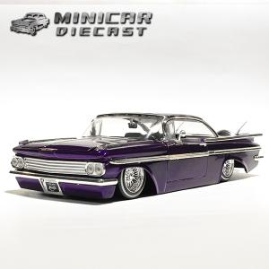 1/24 箱入り ミニカー 1965 Chevrolet Impala SS 396 ホワイト
