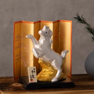 馬 2026年 干支 午 置き物 フローライト イエロー グリーン パープル