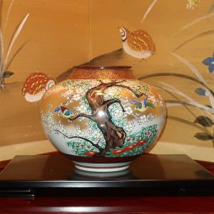九谷焼 【伝統工芸名工】花瓶 陶器 本金赤牡丹孔雀 錦峰作 (限定品