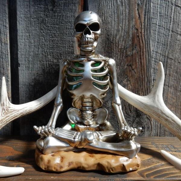 光る LED メタリックドクロ 瞑想 MEDITATION METALLIC SKULL オブジェ