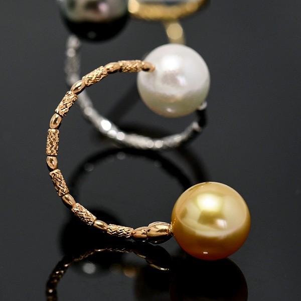 マルチカラー 8mm 白蝶真珠 黒蝶真珠 K18 ピアス 繊細なゴールド螺旋に