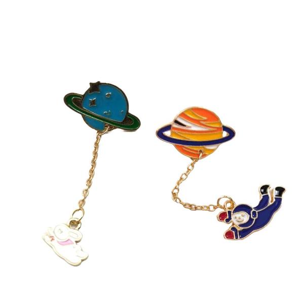 土星 兎 宇宙飛行士 ピンバッジ チェーン付き 全2種類 ピンズ 留め具