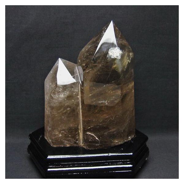 スモーキークォーツ 六角柱 煙水晶 虹入り 3.7Kg 台座付属 送料無料