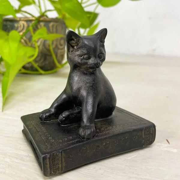 ブロンズ調本乗りネコさん♪ 置き物 オブジェ 猫 ねこ アンティーク