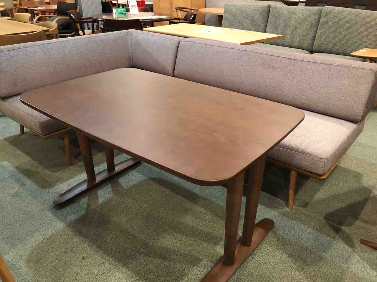 飛騨産業・LDソファYURURIのセンターテーブルについて | 住賓館