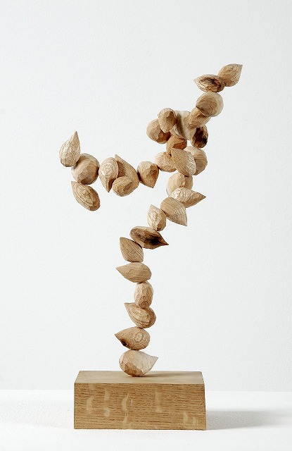 大黒貴之の彫刻シリーズを写真と動画で紹介します：集積型タイプの彫刻