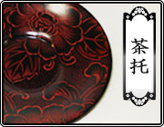 輪島塗重箱 角形 三段 -菊に蝶の沈金仕上げ- [内面朱色/外面黒色