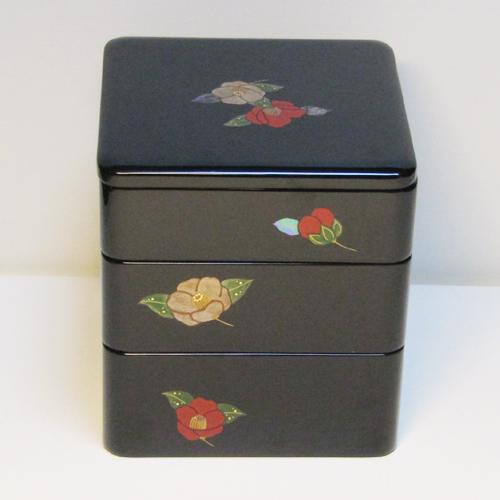 輪島塗重箱 角形三段 -椿の高蒔絵仕上げ- [内面朱色 / 外面黒色] 梨地