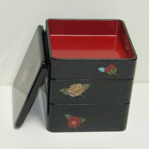 輪島塗重箱 角形三段 -椿の高蒔絵仕上げ- [内面朱色 / 外面黒色] 梨地