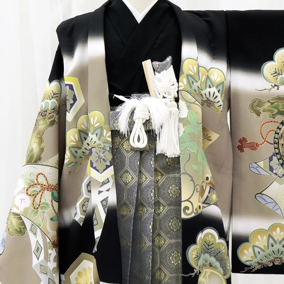 七五三着物レンタル／黒地に鷹と三種の神器、藍鼠の袴／小さめサイズ