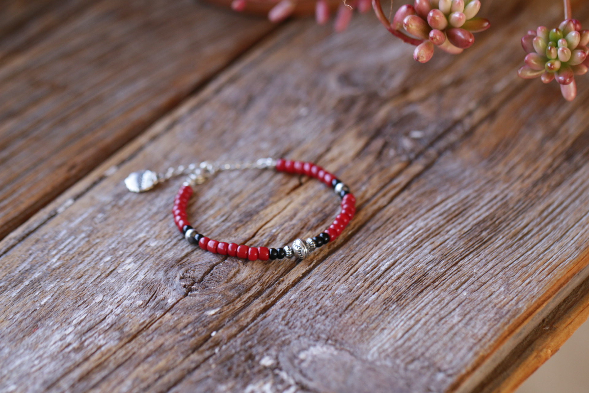 Vintage Red Bracelet | Kazoo