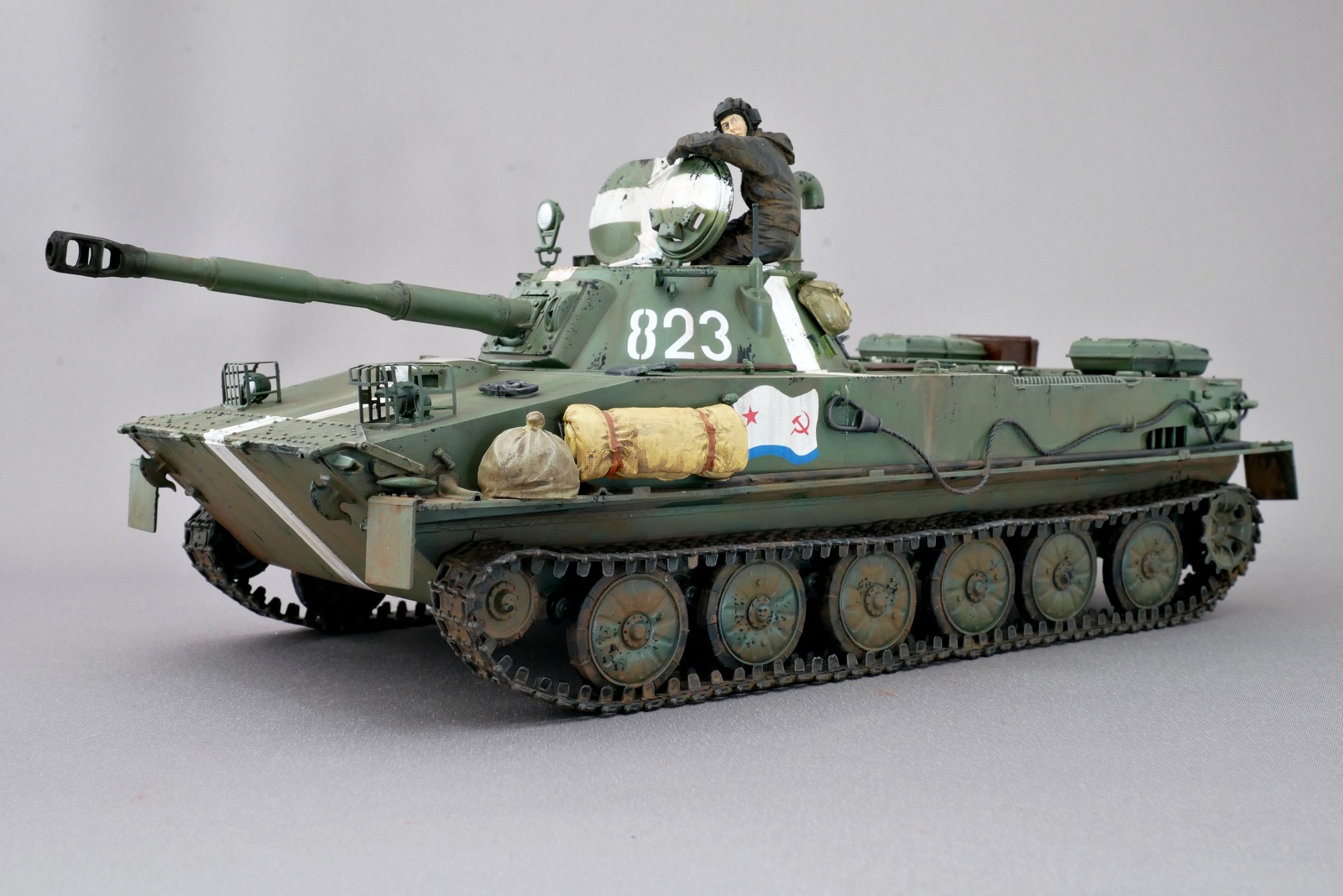 ソビエト軍 PT-76B 水陸両用軽戦車 トランペッター 1/35 プラモデル