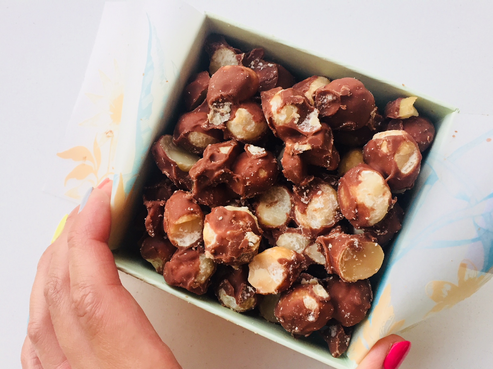 ハワイで人気のマカダミアナッツチョコを食べ比べ!高級ホテル編