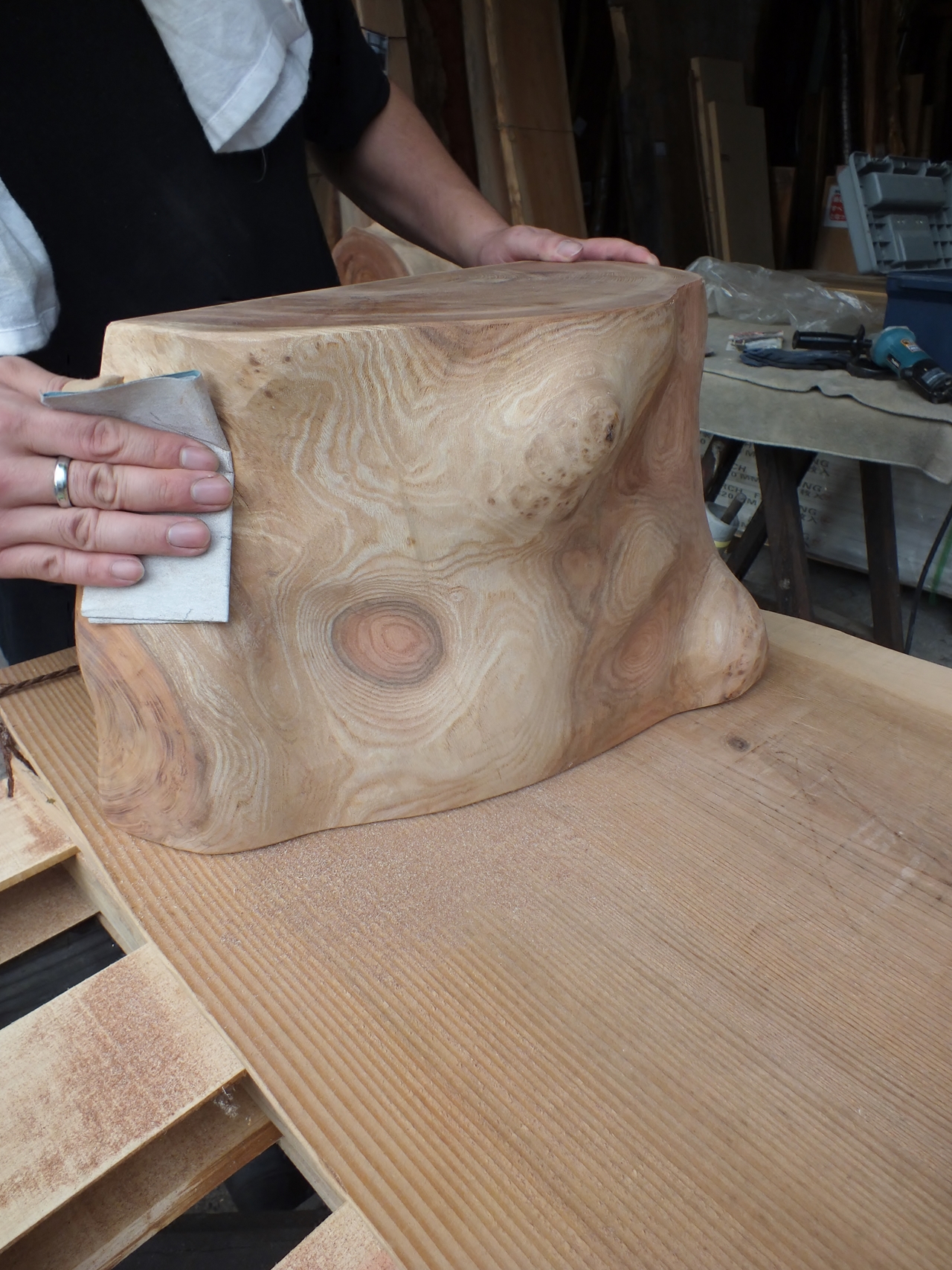 ウレタン塗装のテーブルを漆塗りでリメイク【ケヤキ一枚板】 | 一枚板x