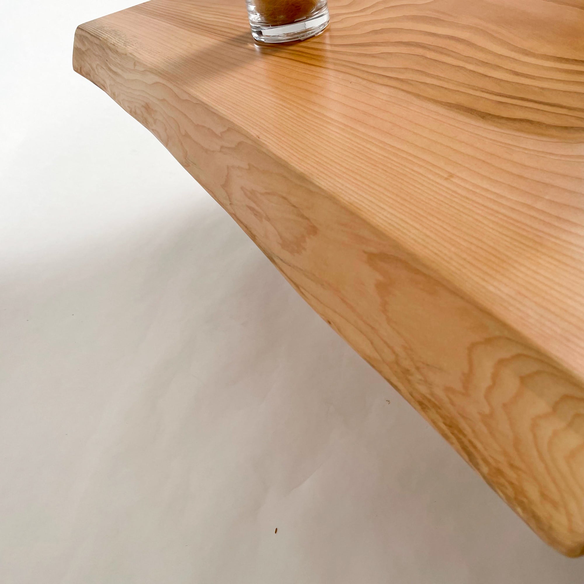 鬼童銘木】No.1207 一枚板桂（かつら）ローテーブル｜2人掛け – 【公式