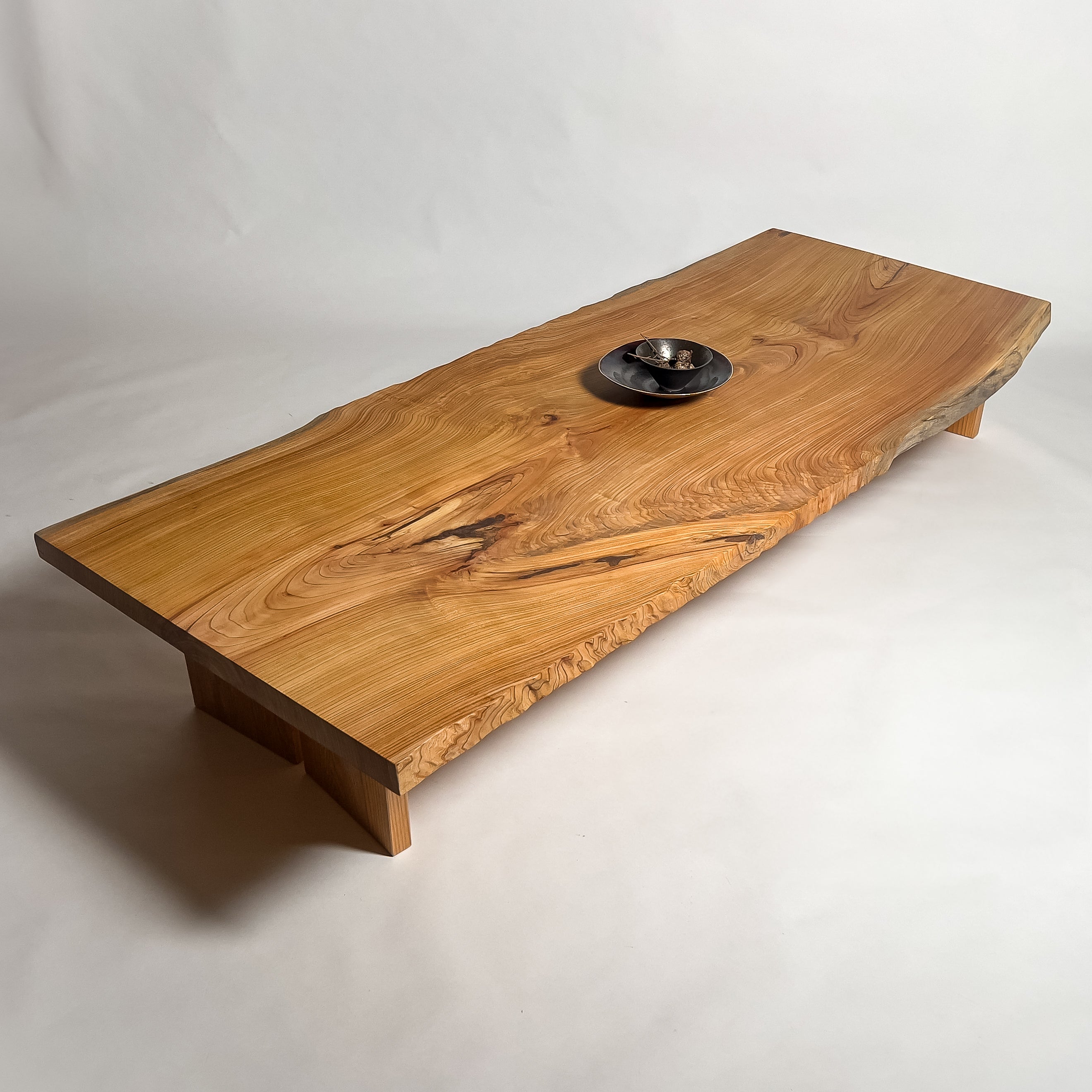 けやきのテーブルです。10年ほど縁側に置かれていました。 けやきの