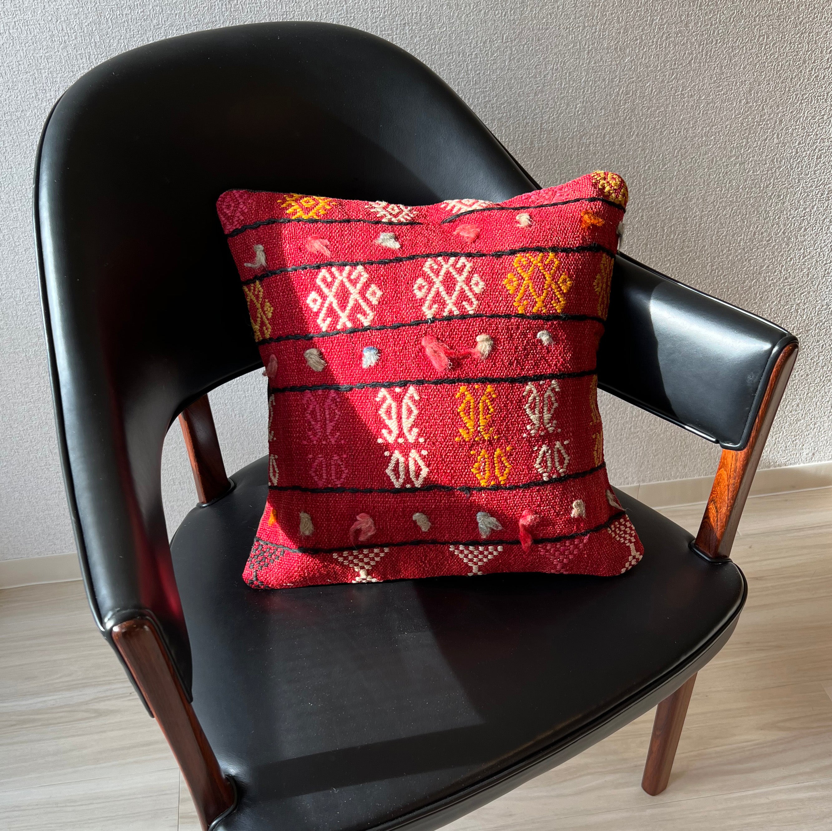 オールドキリム キリムクッションカバー 40×40㎝ (C-15174) – キリム屋